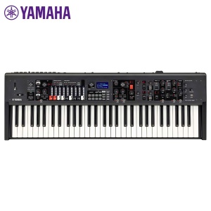 Yamaha YC61 Keyboard auf der Bühne